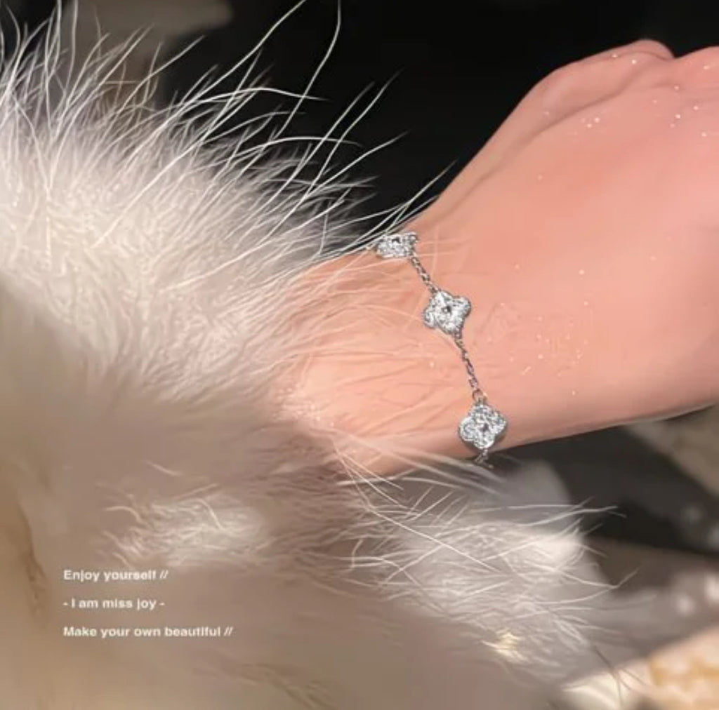Clover Bracelet & Earrings Set (Silver with Rhinestones)